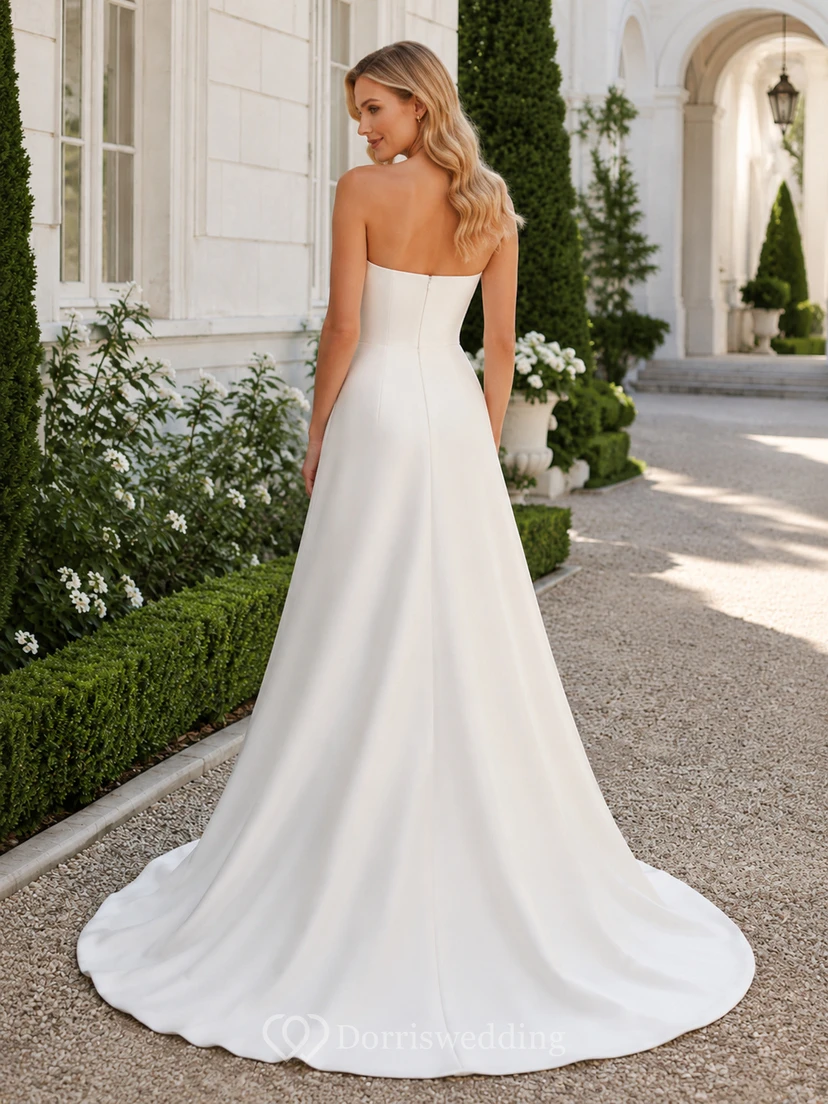 Brautkleid aus Satin, A-Linie, trägerlos, mit Schleppe view 2
