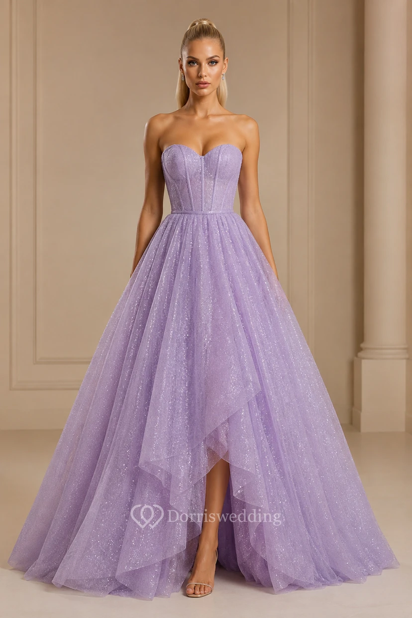 Lavendelfarbenes, trägerloses High-Low-Tüllballkleid mit Stufenrock