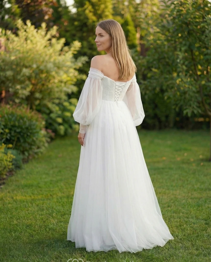 Robe de mariée de maternité en tulle à épaules dénudées et manches bouffantes, avec bustier en forme de cœur view 2