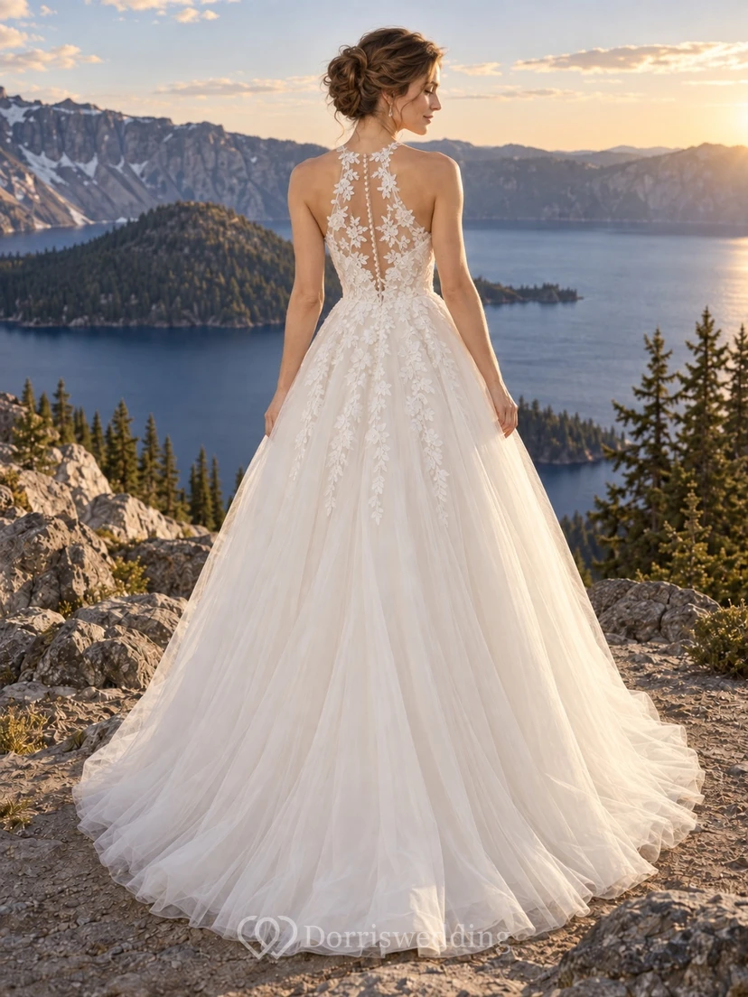 Vestido de novia de gala con apliques florales, cuello alto, encaje, tul y satén, espalda ilusión. view 2