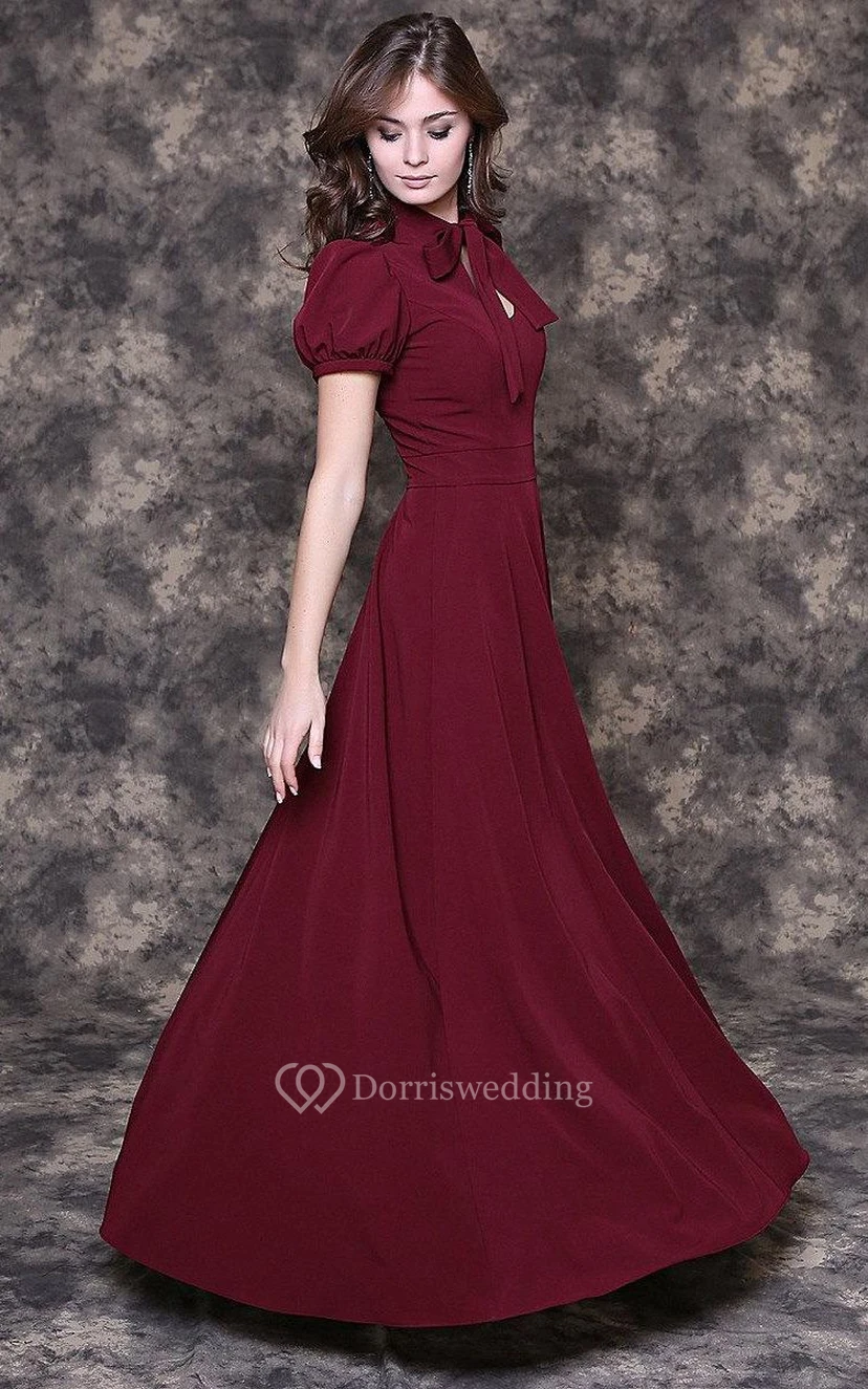 Langes Jerseykleid in A-Linie mit Schleifenkragen, Puffärmeln und Schlüssellochausschnitt