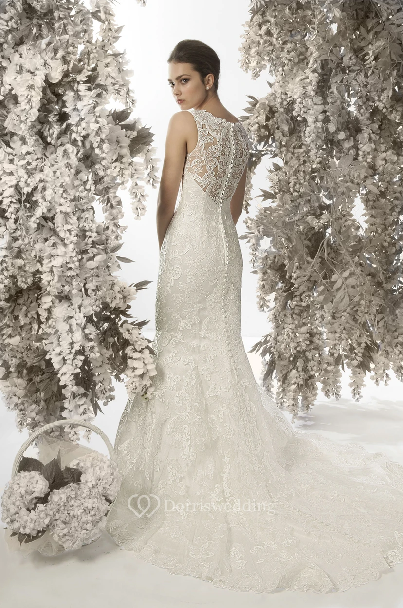 Mermaid V-Neck Appliqued Sleeveless Lace Wedding Dress With Court Train view 2