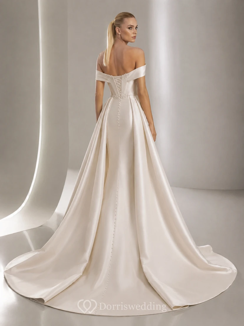 Robe de mariée sirène en satin radieux, épaules dénudées, manches courtes, traîne et jupe amovible. view 2