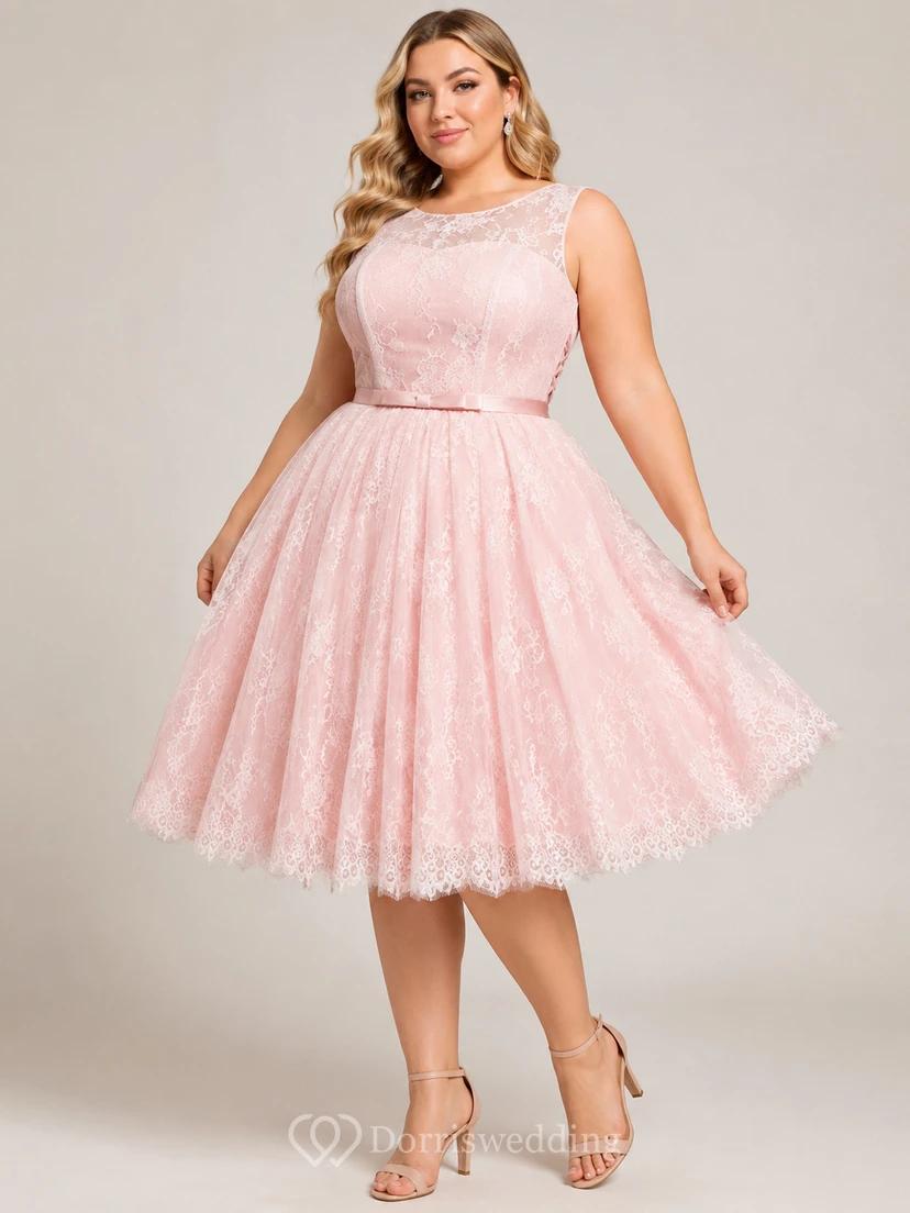 Robe trapèze arrivant au genou, manches courtes, ceinture en dentelle, plis et laçage view 4