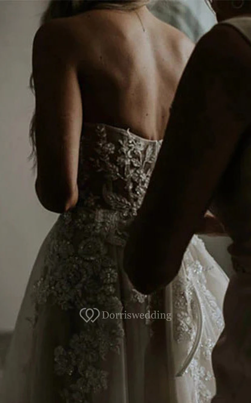 Robe de mariée champêtre en tulle fluide à décolleté cœur et dos nu view 2