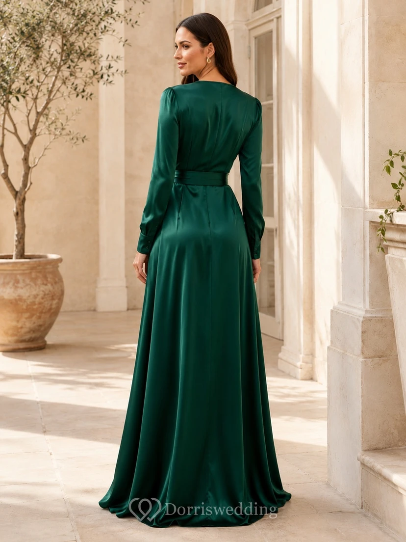 Robe de soirée sobre en satin vert foncé, col en V, manches longues, coupe trapèze, longueur au sol view 2