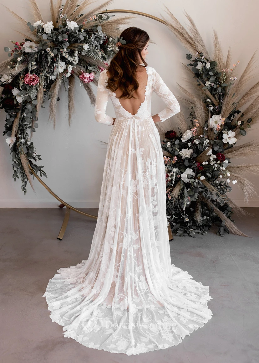 Robe de mariée bohème de plage à manches longues en dentelle, plissée empire, dos nu en V et manches longues en dentelle view 6