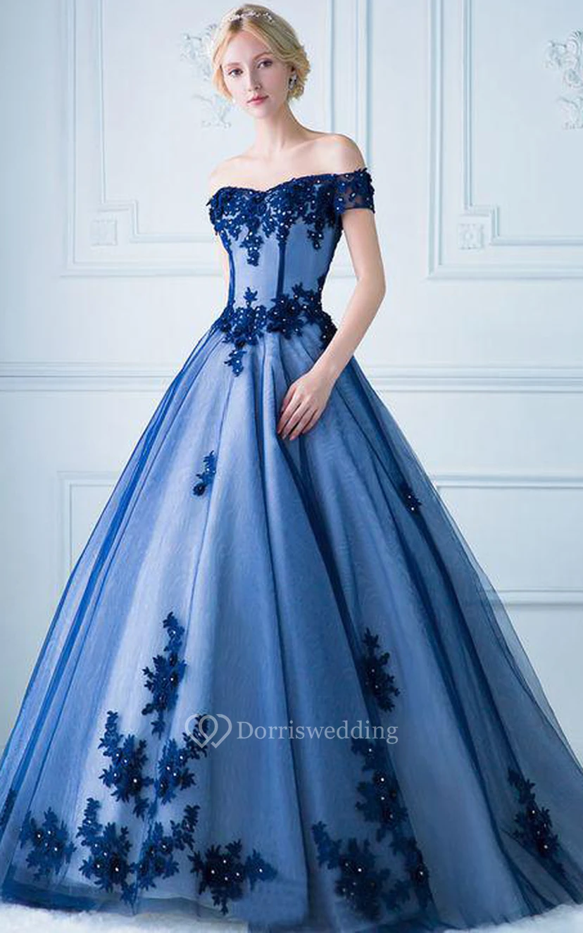 Ärmelloses, bodenlanges Ballkleid aus Tüll mit Applikationen