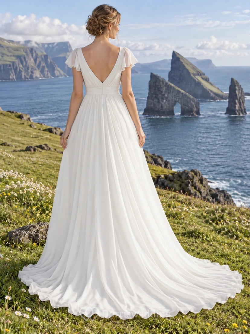Vestido de novia sencillo de corte A con escote en V, mangas con volantes, corpiño fruncido y cola. view 2