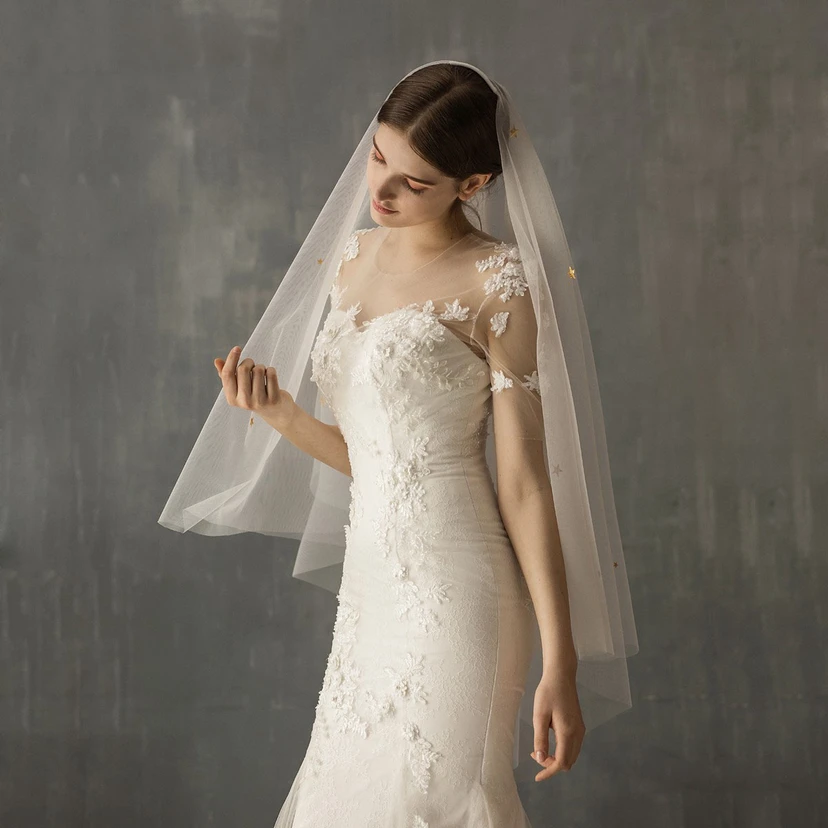 Voile de mariée romantique et doux à deux niveaux, longueur bout des doigts. view 3