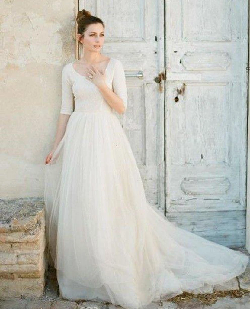 Schlichtes A-Linien-Brautkleid mit Rundhalsausschnitt, halblangen Ärmeln, rückenfreiem Tüllrock und Ärmeln view 3