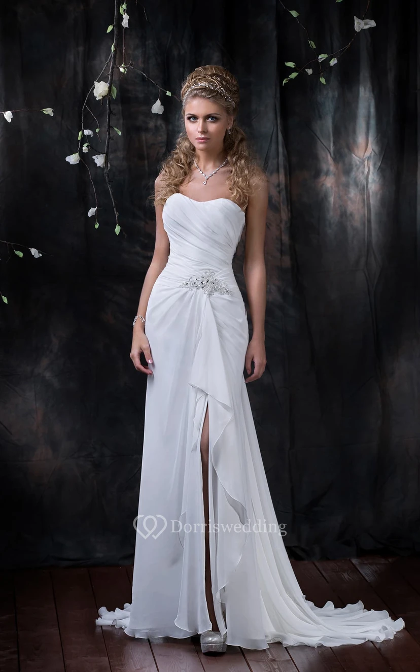 Vestido largo de gasa sin mangas con escote corazón, cordones, abertura frontal y drapeado, ideal para renovación de votos.