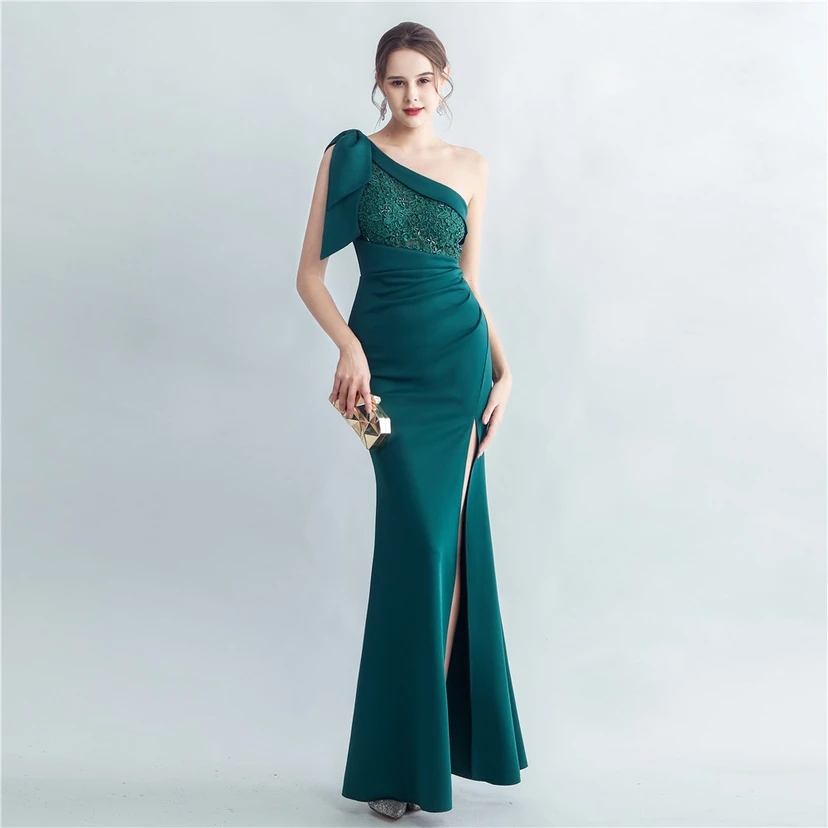 Elegantes Abendkleid aus Spitze mit Strassbesatz, Perlenverzierungen, schräger Schulterpartie, römischem Kragen und Seitenschlitz view 36