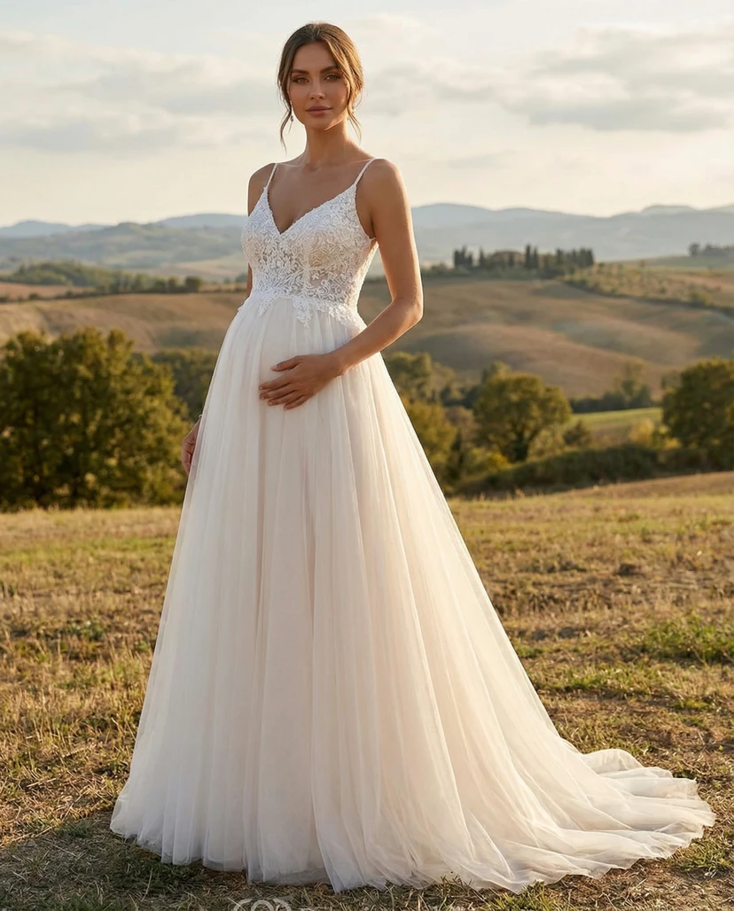 Robe de mariée de maternité en dentelle blanche à col en V et traîne en tulle