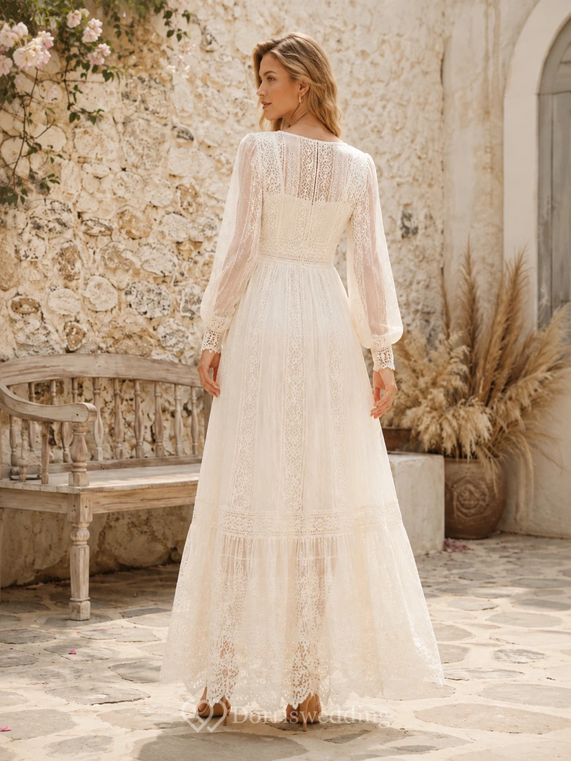 Vestido de novia bohemio vintage con escote en V, mangas largas de estilo poeta, encaje, falda escalonada y corte en A hasta el tobillo view 2