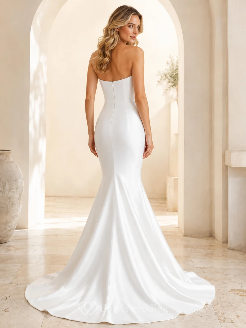 Vestido de novia sencillo y sexy, sin tirantes, de satén plisado, con escote corazón y cola larga. view 2