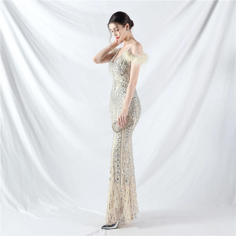Robe de soirée haut de gamme ornée de perles florales et de plumes d'autruche. view 74