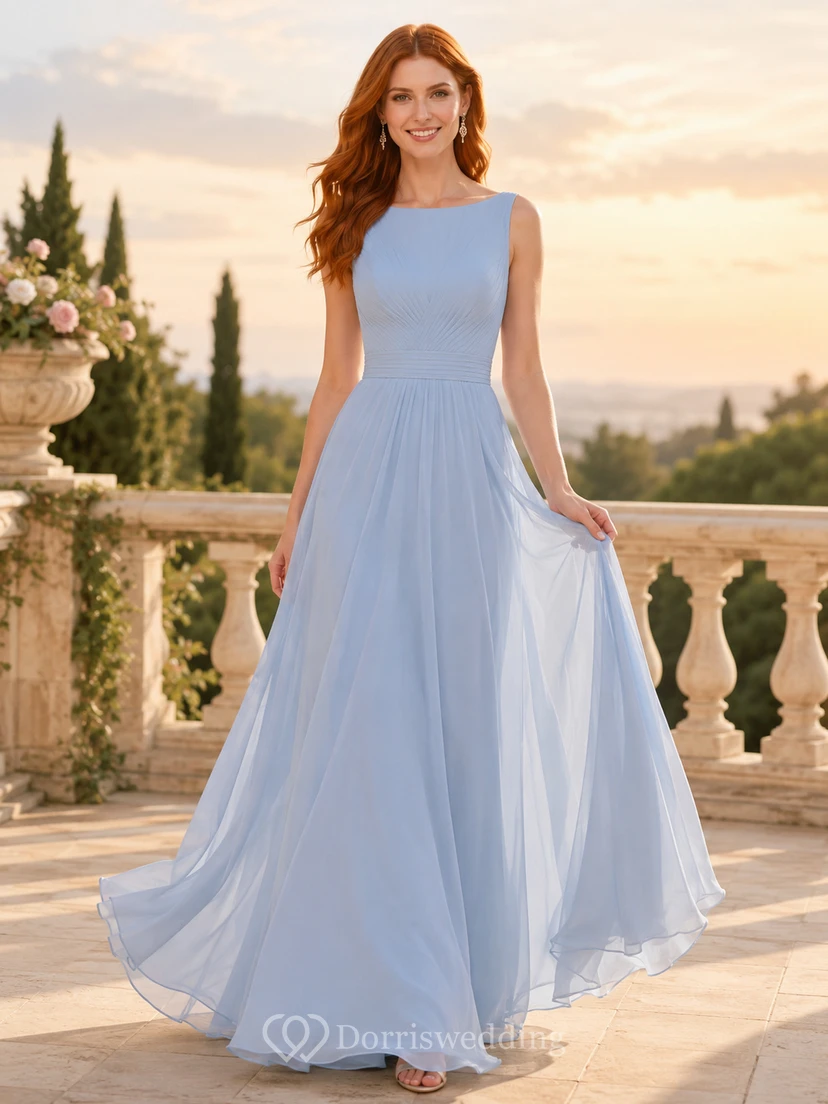 Vestido de noche de gasa azul cielo con escote barco y corte en A