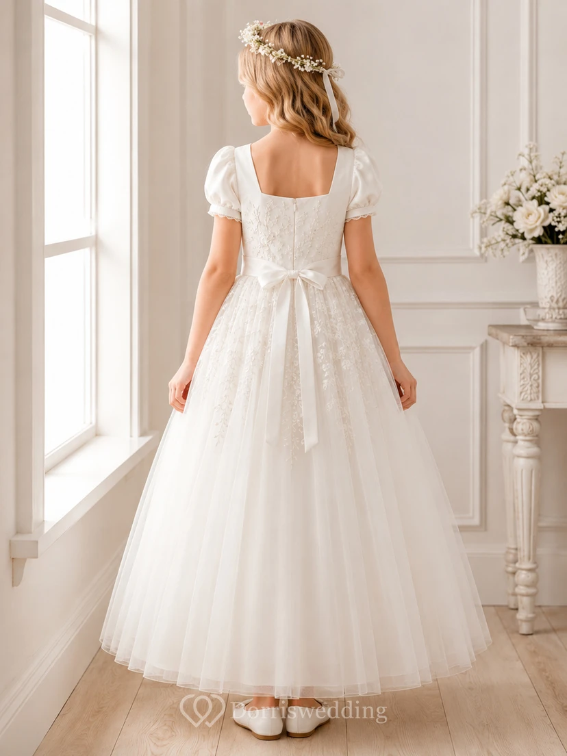 Elfenbeinfarbenes Kommunionsballkleid mit eckigem Ausschnitt, Puffärmeln und floraler Spitze view 2