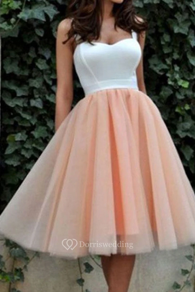 Vestido de gala de corte A, sin mangas, de satén y organza, con tirantes hasta la rodilla, ideal para fiestas de bienvenida.