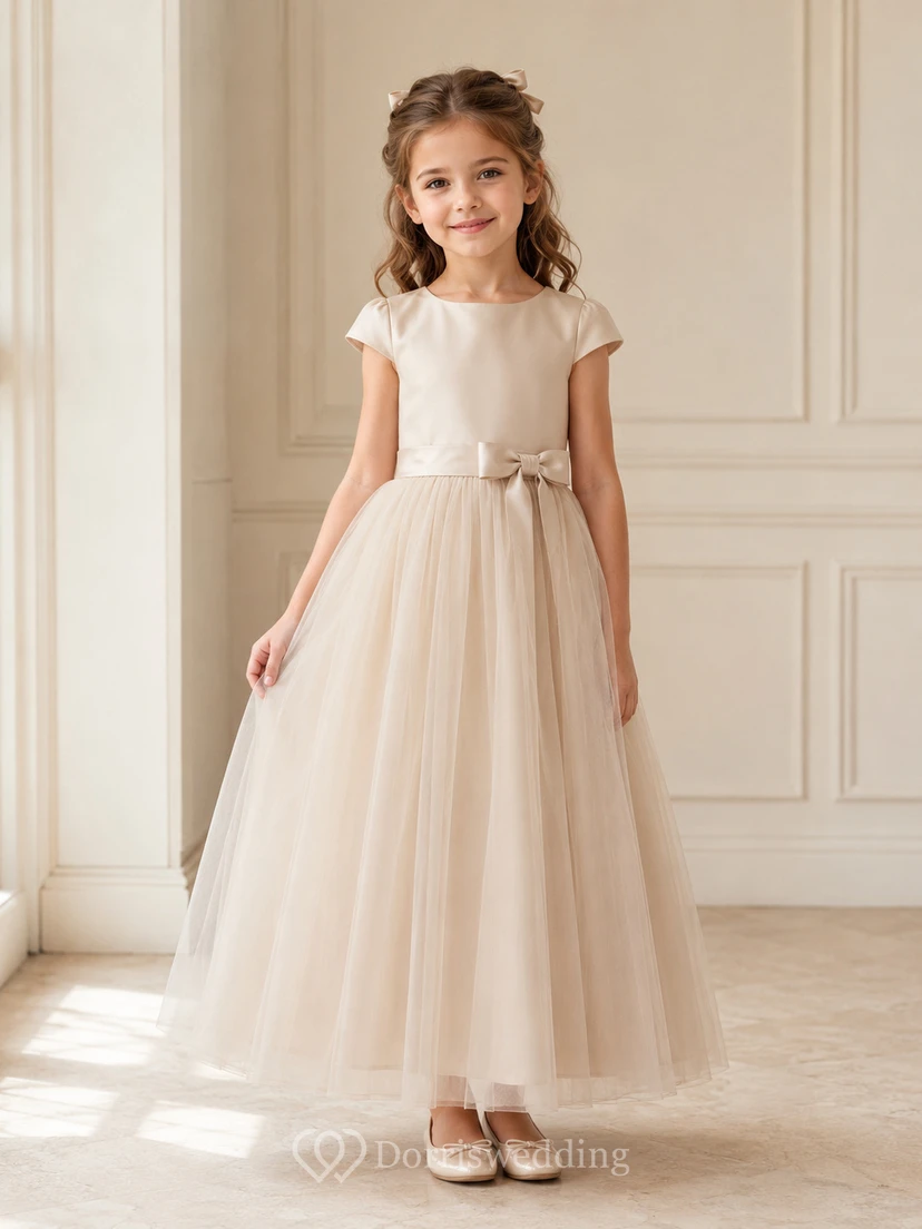 Vestido de niña de las flores, color champán, tul, corte en A, manga corta, cuello joya, largo hasta el suelo, detalle de fajín.