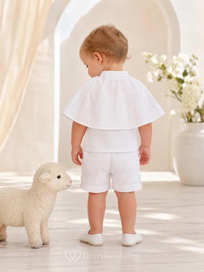 Sommerliches weißes Kurzarm-Leinen-Taufset mit Cape-Kragen und Shorts, geeignet für Babys. view 2