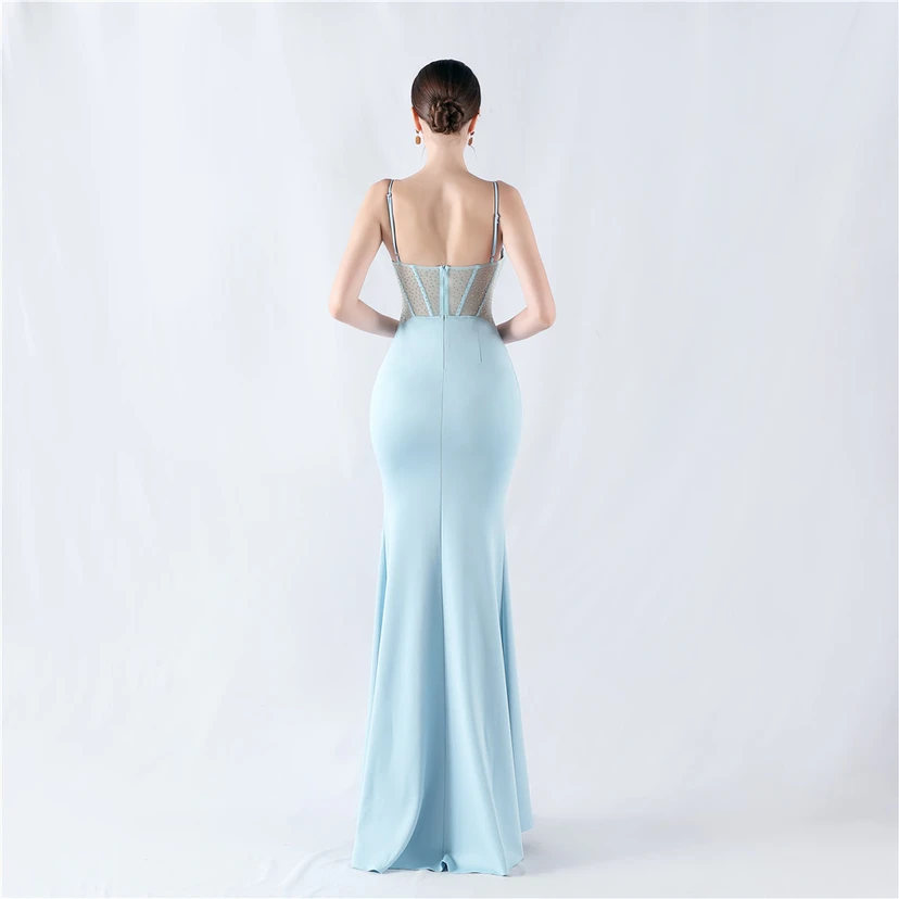 Gilet gainant en maille à motif diamant, robe de soirée sirène à bretelles fines et décolleté en V view 42