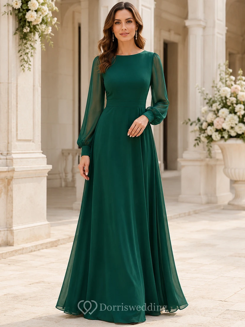 Vestido largo formal de invitada de color verde oscuro con cuello alto y mangas transparentes