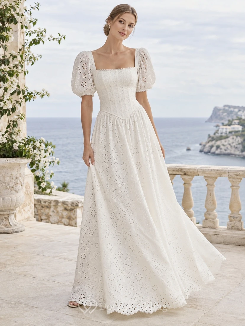Romantisches, tailliertes Brautkleid mit eckigem Ausschnitt, kurzen Ärmeln, floraler Spitze und A-Linien-Länge, bodenlang