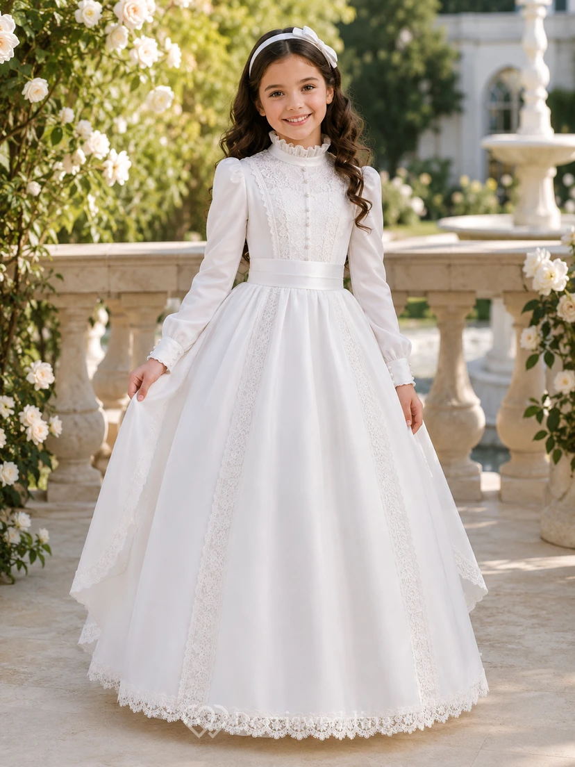 Viktorianisches Kommunionkleid mit hohem Kragen, langen Ärmeln und Spitzeneinsatz