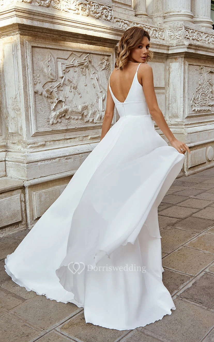 Vestido de novia sencillo de satén con tirantes finos, escote imperio, abertura frontal y espalda baja en V. view 2