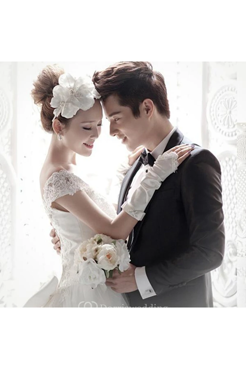 Vintage Off-the-Shoulder Lace Bowknot Wedding Dresses Lace With Long Train view 3