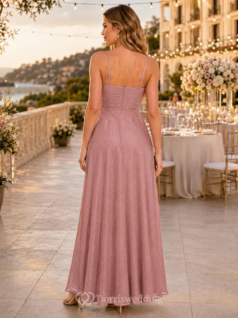 Robe de demoiselle d'honneur mauve à fines bretelles et plis souples en mousseline, longue jusqu'au sol view 2