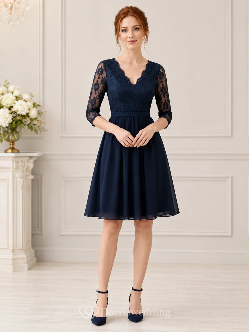 Robe de soirée bleu marine en mousseline de soie à col en V et manches trois-quarts en dentelle, longueur genou, col en V et col en V, manches trois-quarts.