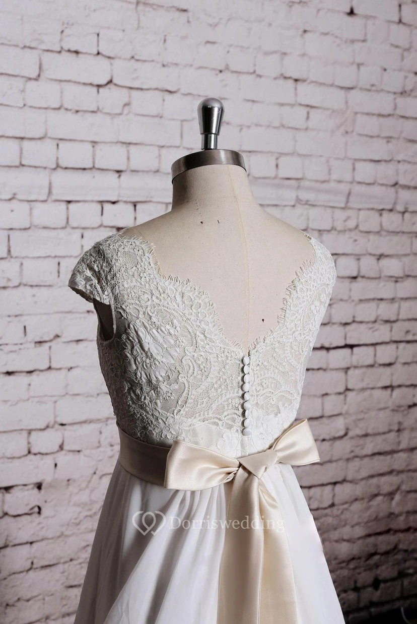 Langes Chiffonkleid in A-Linie mit kurzen Ärmeln, V-Ausschnitt und Satinband view 4