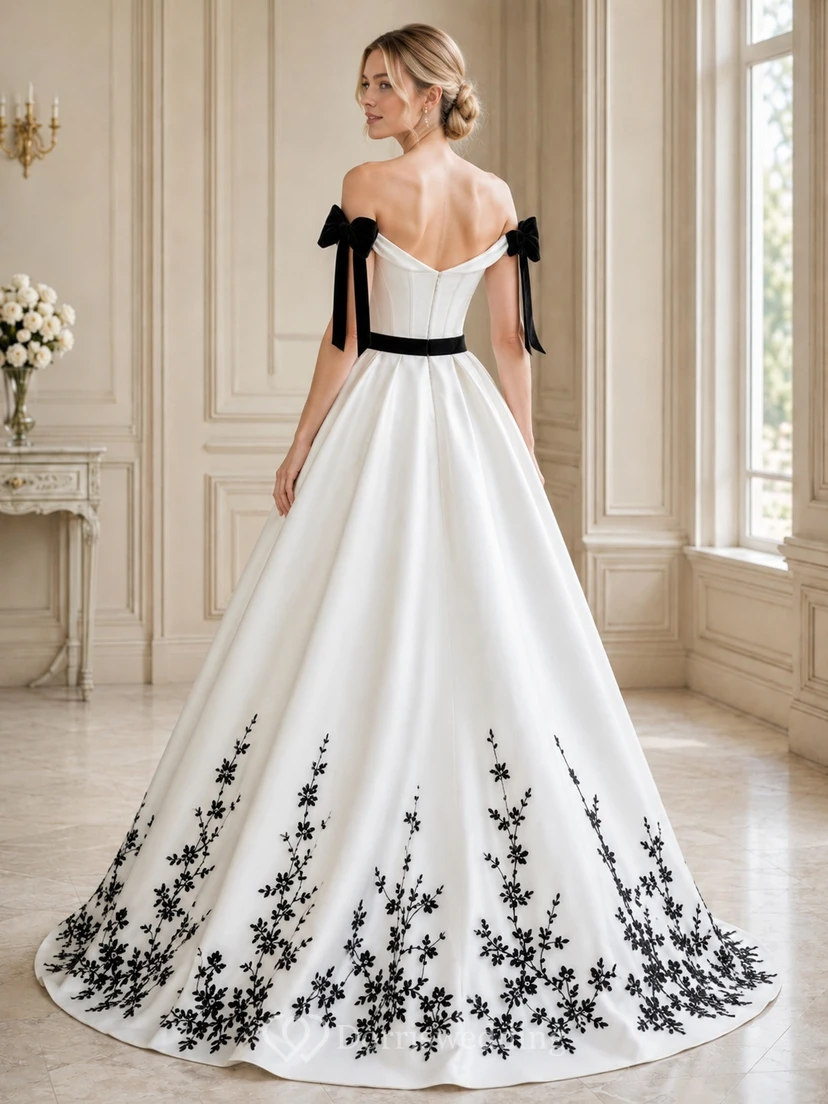 Schwarzes, schulterfreies, ärmelloses Brautkleid aus Satin in A-Linie mit floralen Applikationen und bodenlanger Silhouette view 2