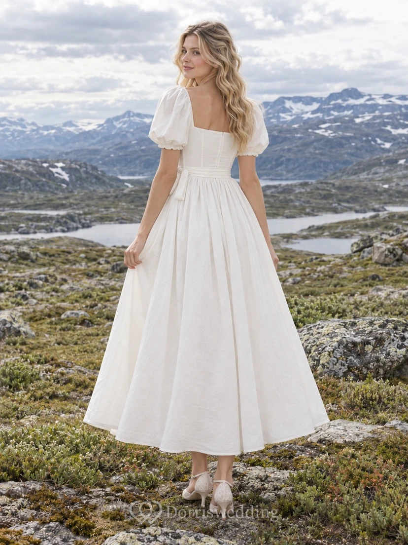 Vestido de novia de popelina de algodón, largo hasta la rodilla, escote cuadrado, corte en A, mangas abullonadas y fajín. view 2
