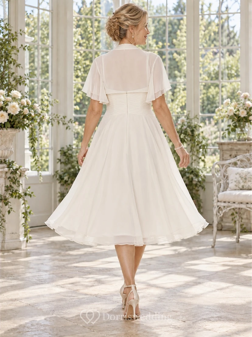 Vestido de novia modesto de gasa de corte A hasta la rodilla para novias mayores con bolero transparente. view 2