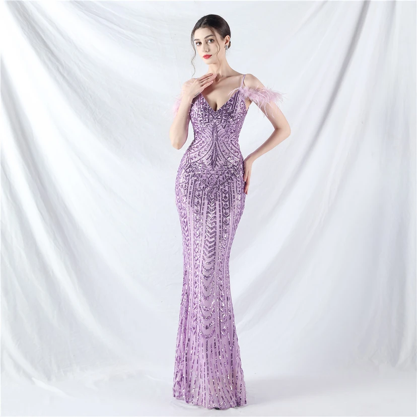 Robe de soirée haut de gamme ornée de perles florales et de plumes d'autruche. view 31