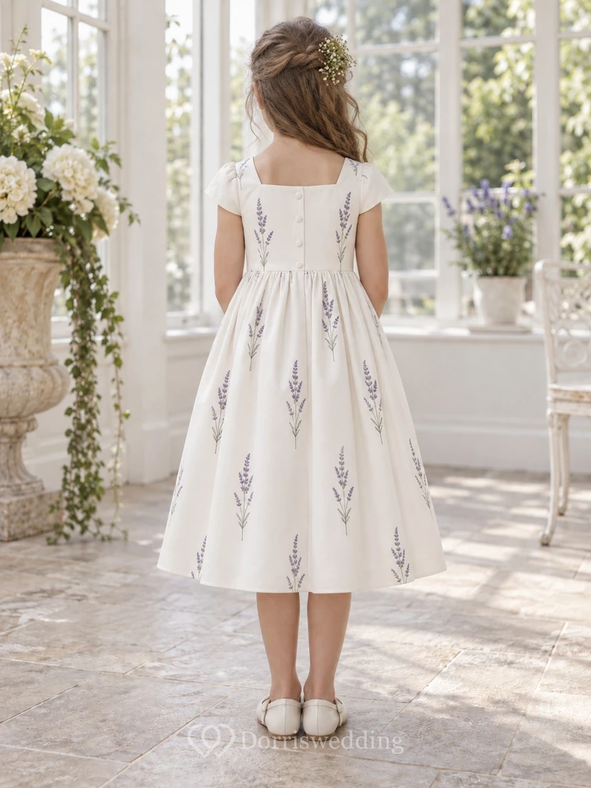 Schlichtes, schlichtes elfenbeinfarbenes A-Linien-Kleid mit Teelänge, eckigem Ausschnitt, kurzen Flügelärmeln, Zweigmuster, geraffter Taille und natürlicher Taille – perfekt für Blumenmädchen. view 2