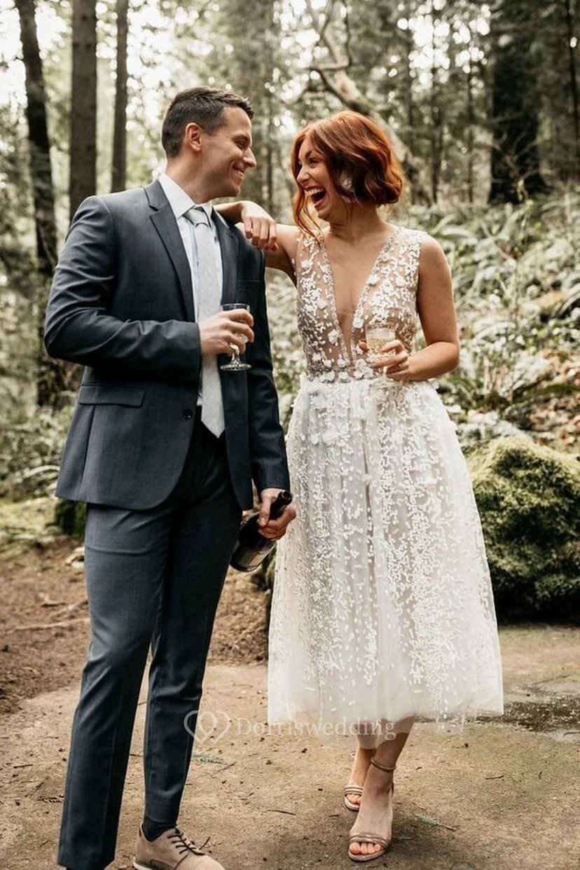 Robe de mariée en dentelle blanche pour la mariée et le marié