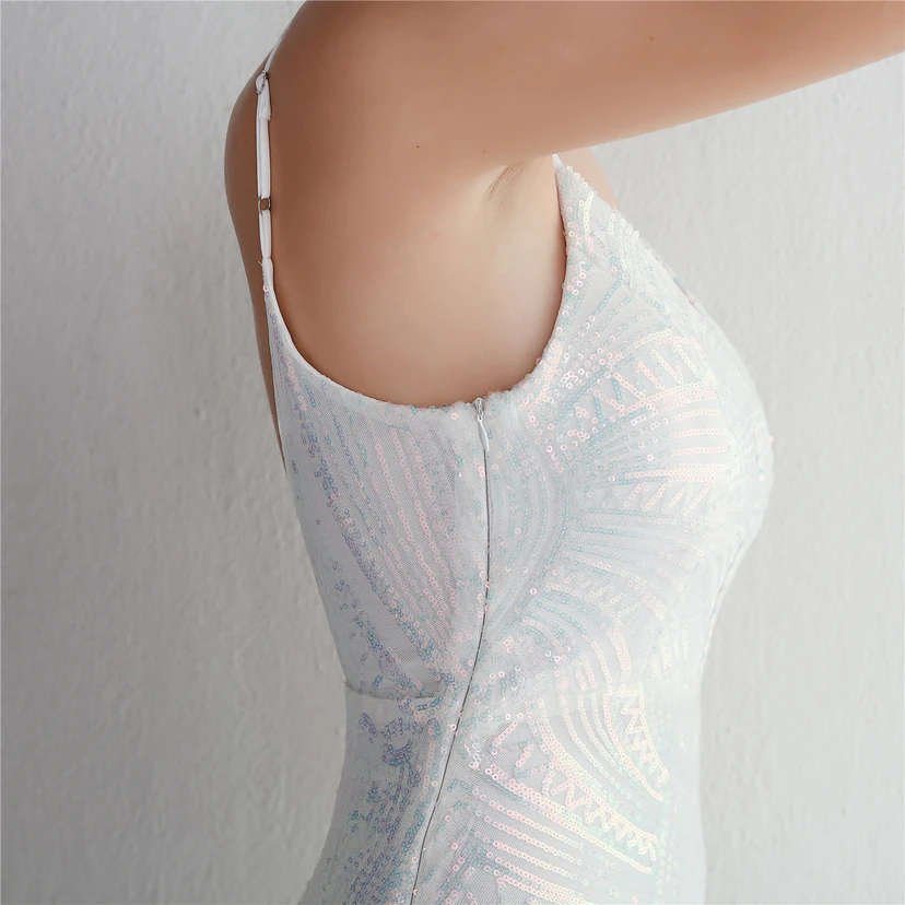 Vestido largo de noche con lentejuelas y tirantes de flores, ajustado, elegante y de estilo sofisticado. view 9