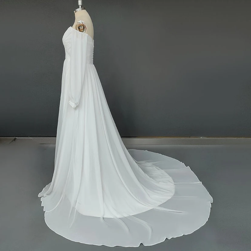 Robe de mariée fluide à manches bouffantes croisées en forme de cœur et traîne courte view 6