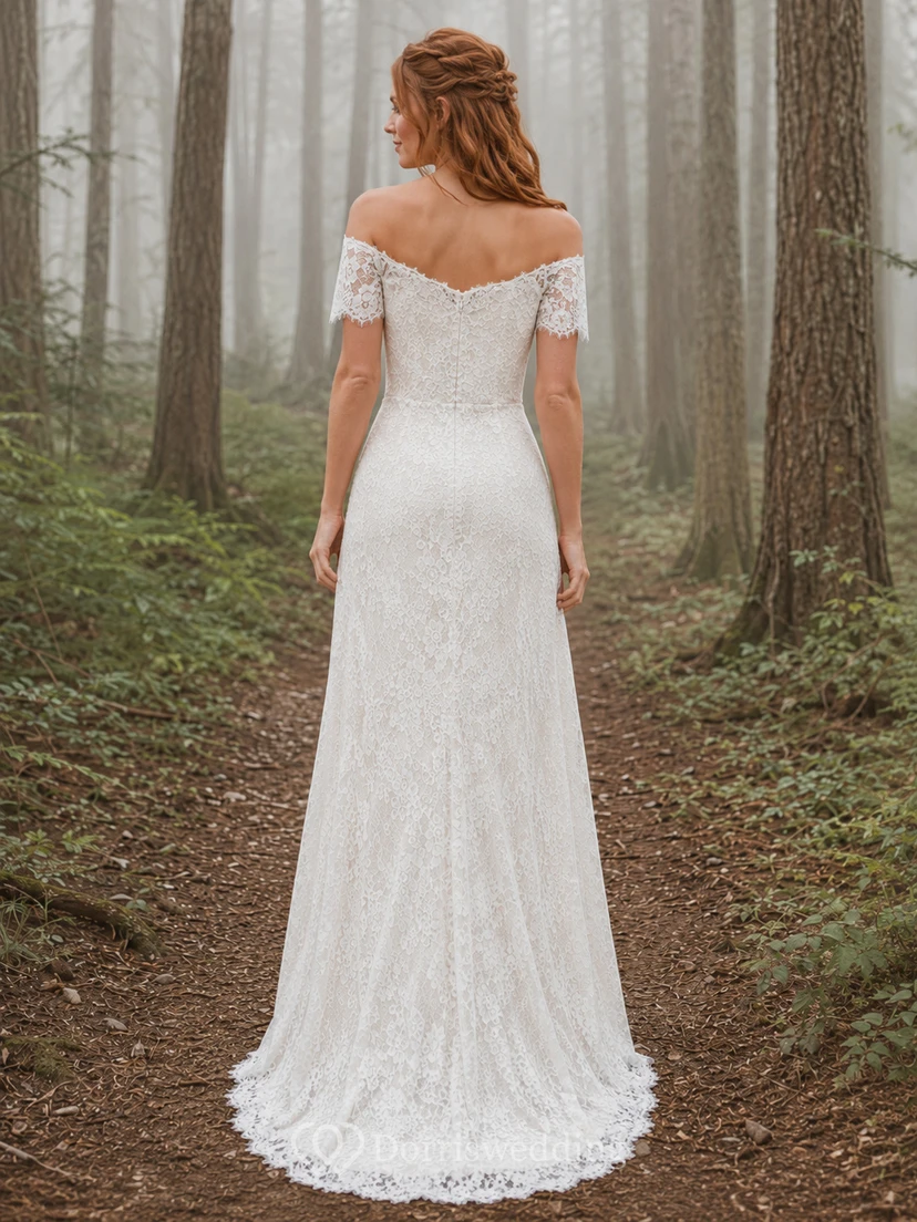 Schulterfreies, ärmelloses Etuikleid aus Waldspitze für eine intime Hochzeit view 2