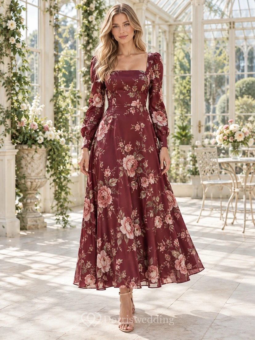 Vestido de fiesta de gasa de corte A con cuello cuadrado y manga larga, estampado floral burdeos y largo hasta los tobillos.