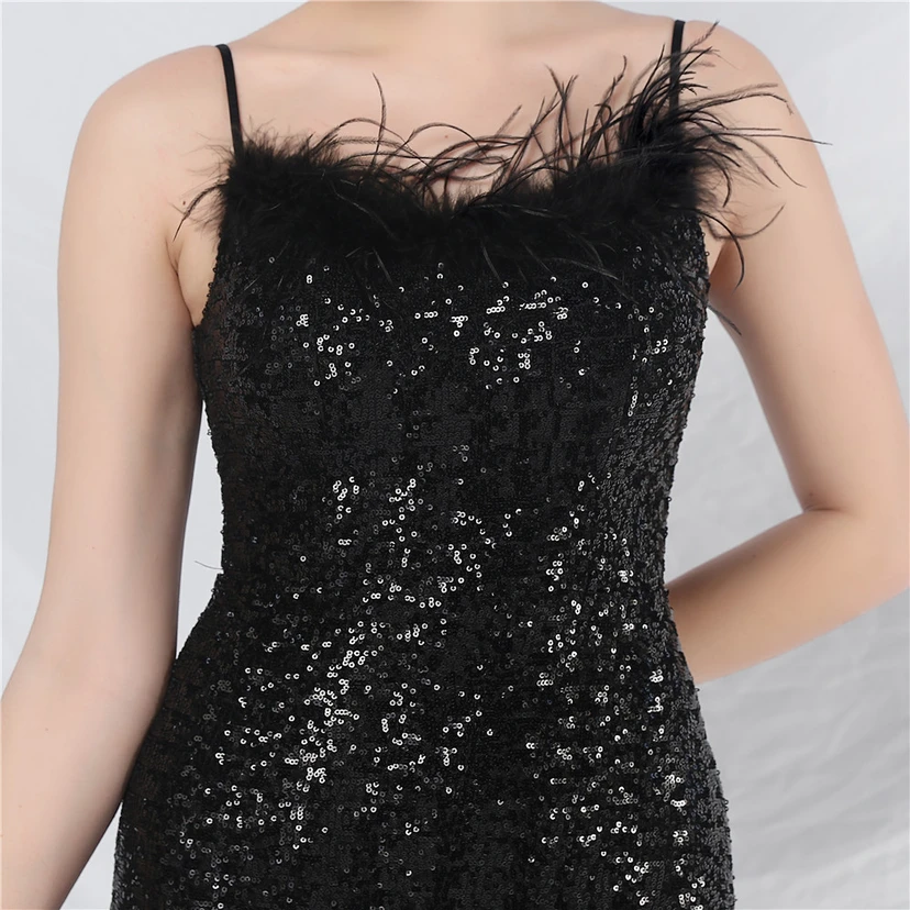 Robe de soirée de luxe ornée de plumes d'autruche et de sequins, idéale pour un banquet. view 8