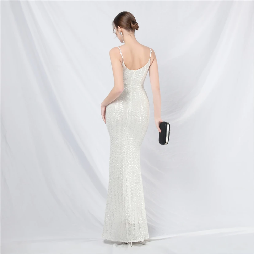 Robe de soirée de luxe ornée de plumes d'autruche et de sequins, idéale pour un banquet. view 22