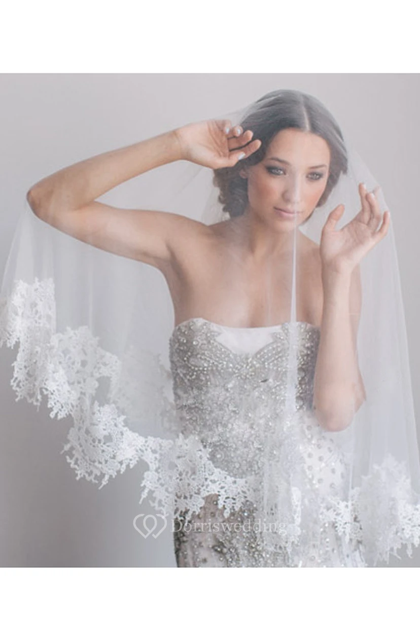 Retro Elbow Bridal Veil with Lace Applique view 3