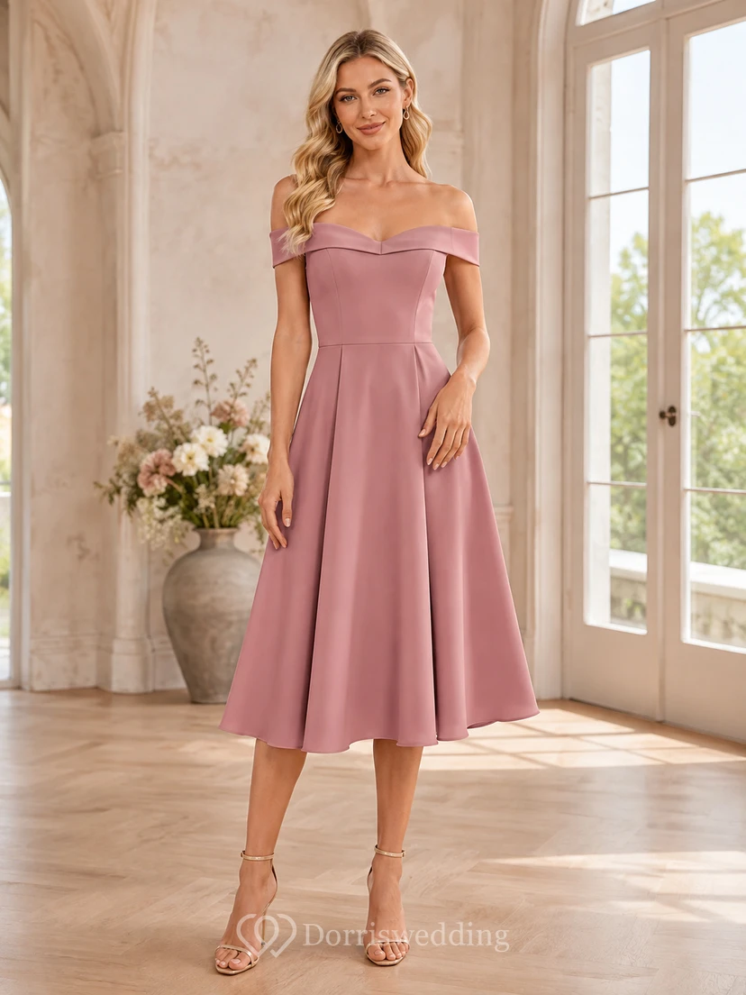 Vestido de dama de honor de satén color rosa empolvado, manga corta, escote doblado, cintura natural, corte entallado y falda acampanada, largo hasta la rodilla.