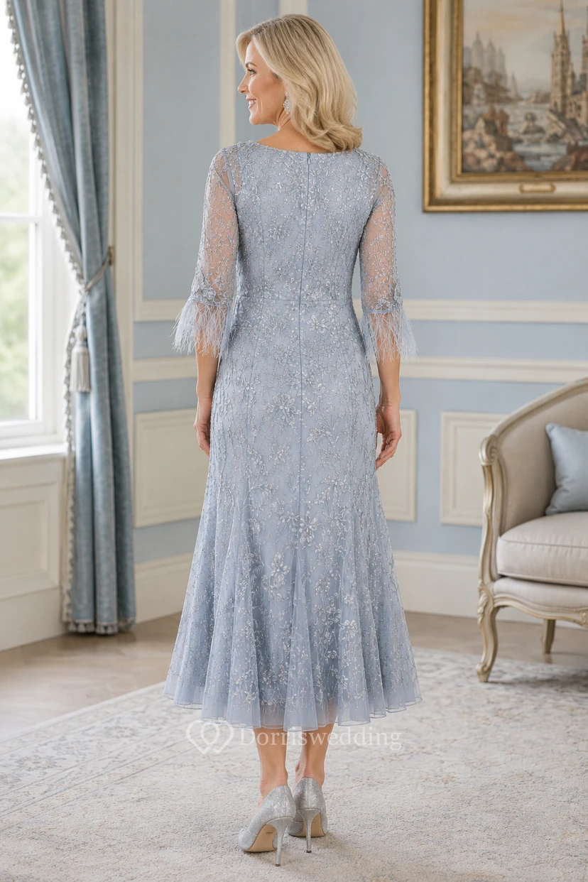 Robe de mariée bleu ciel en dentelle et tulle, coupe sirène, manches 3/4, col en V, longueur midi, détails à volants view 2